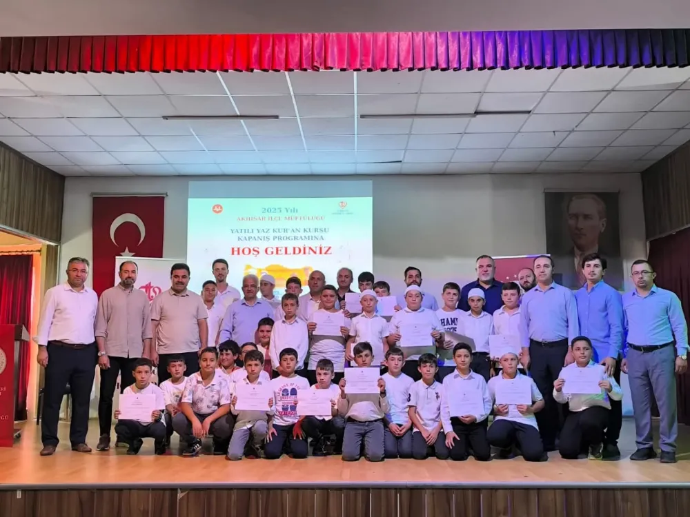 YATILI YAZ KUR’AN KURSU’NUN KAPANIŞ PROGRAMI COŞKUYLA GERÇEKLEŞTİRİLDİ