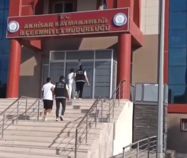 UYUŞTURUCU SOKAK SATICILARINA YÖNELİK OPERASYON YAPILDI