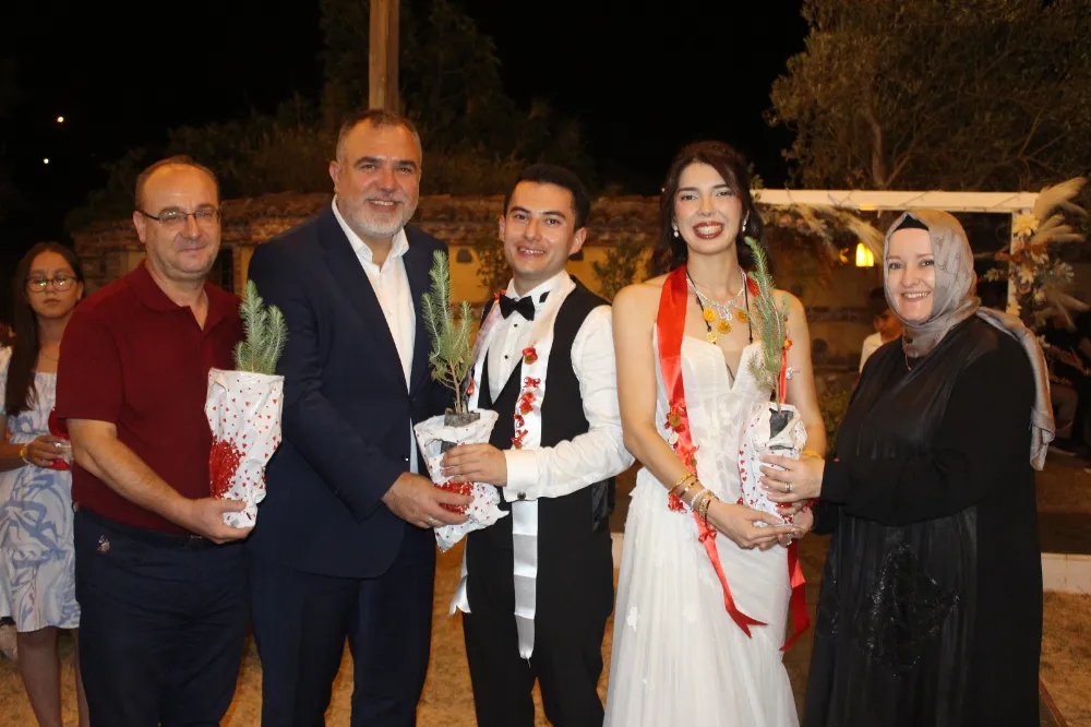  GENÇ ÇİFT, DÜĞÜNLERİNDE FİDAN HEDİYE EDEREK FARKINDALIK YARATTI