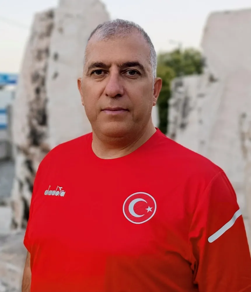 AKHİSARLI BEDEN EĞİTİMİ ÖĞRETMENİ ÖZGÜR MORBEL’E MİLLÎ GÖREV