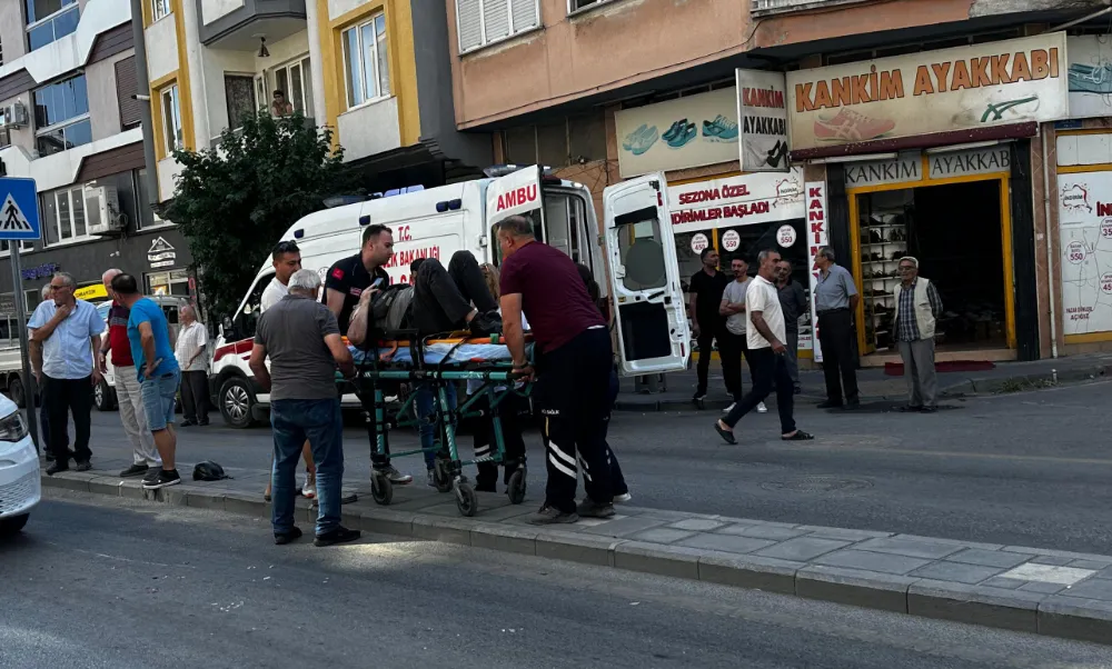 AKHİSAR’DA ELEKTRİKLİ BİSİKLET İLE MOTOSİKLET ÇARPIŞTI: 1 YARALI