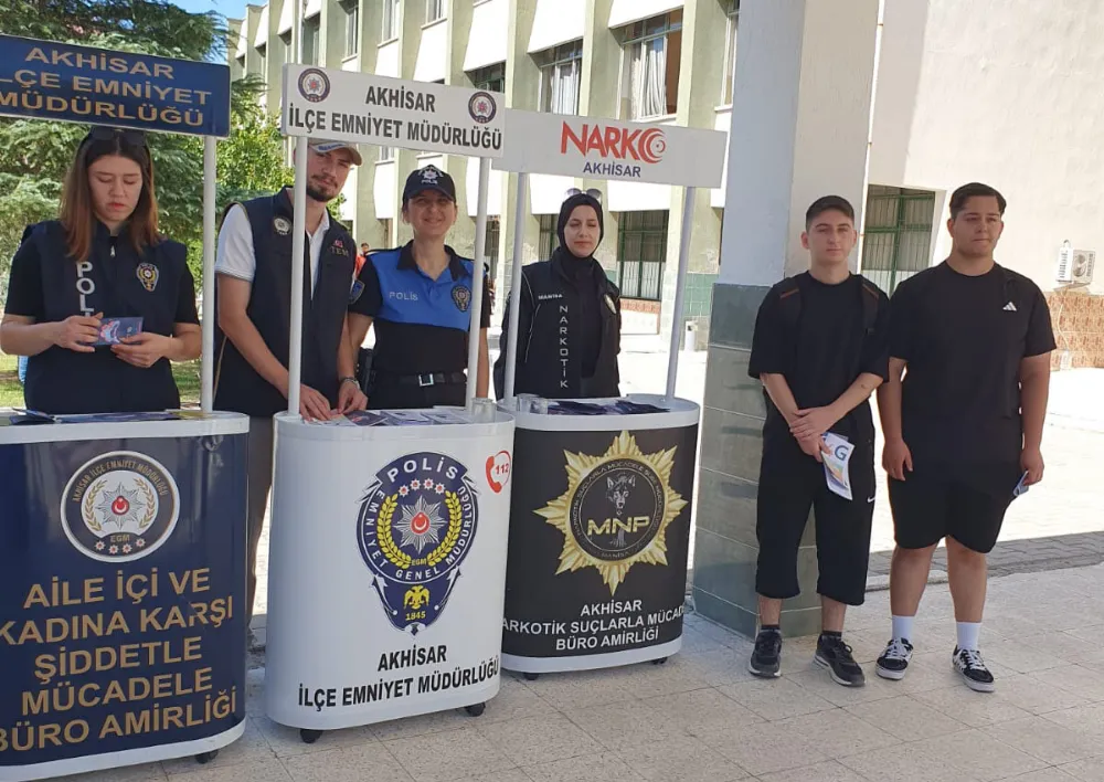 AKHİSAR’DA EMNİYETTEN GENÇLERE YÖNELİK FARKINDALIK ÇALIŞMASI