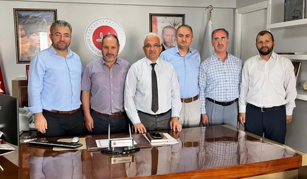 HATİMLE TERAVİH NAMAZI KILDIRAN DİN GÖREVLİLERİNE BELGE TAKDİMİ