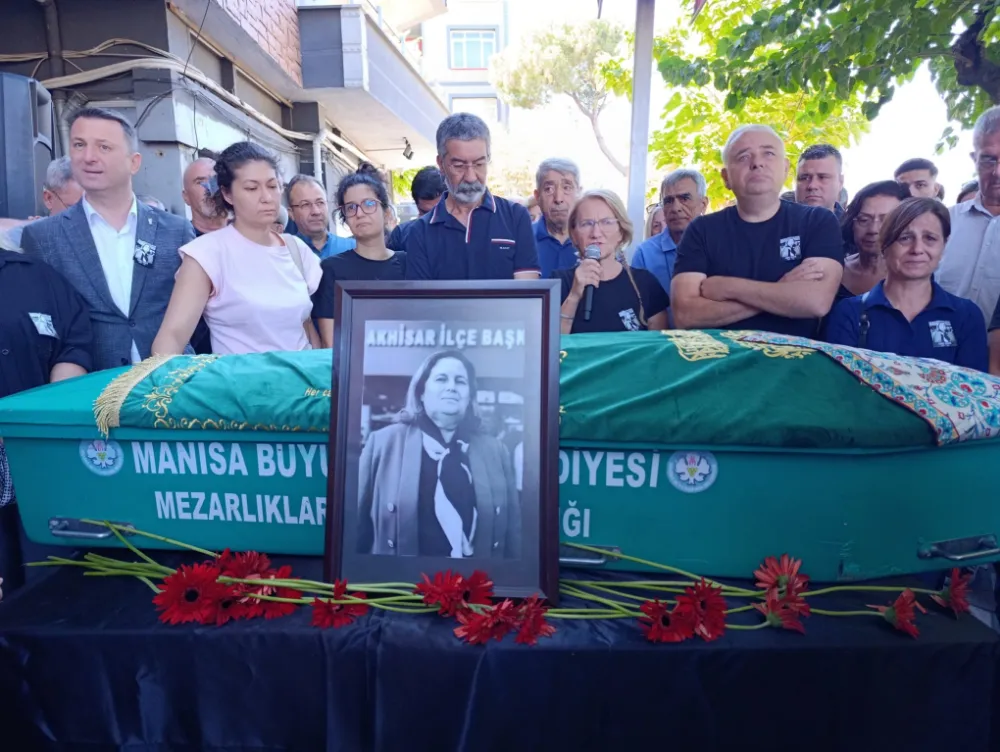 CHP AKHİSAR İLÇE KADIN KOLLARI BAŞKANI EMİNE GÜVEN SON YOLCULUĞUNA UĞURLANDI