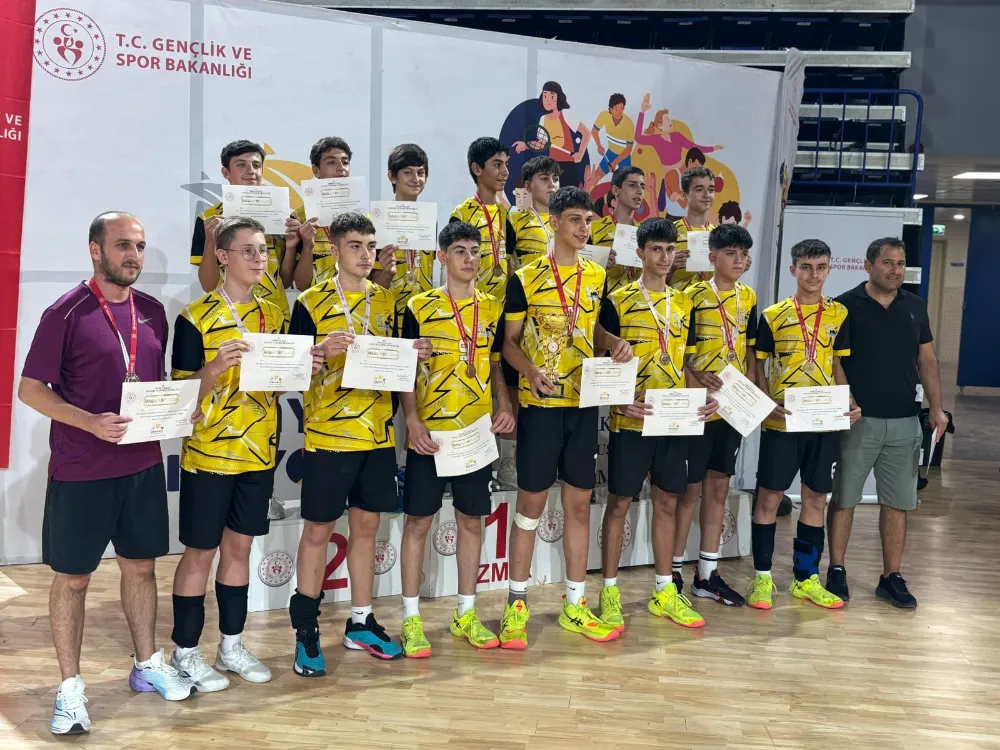 VOLEYBOLDA NAMAĞLUP TÜRKİYE ŞAMPİYONU: MANİSA