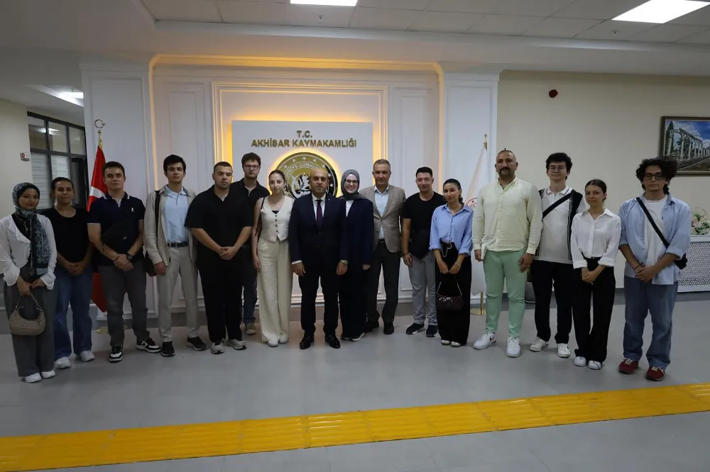 AKHİSARLI GENÇLER MALEZYA YOLCUSU
